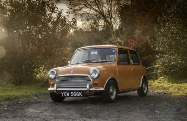 Историята на Mini Cooper включва няколко едногодишни модела, включително редкия 970 S, създаден за състезания със седан с мотор под 1,0 литра. Но тъй като той изглеждаше почти идентично с обикновен Mk1 1071 или 1275 S, ще се спрем на обикновения Jane Mk3 1275.

Mk3 Cooper Mini загуби марките Austin и Morris, външните панти на вратите и контрастиращия цвят на покрива. Всъщност базовият Cooper изчезна напълно (ефективно беше заменен от новия 1275GT с плоска предна част), оставяйки само &bdquo;S&ldquo;.